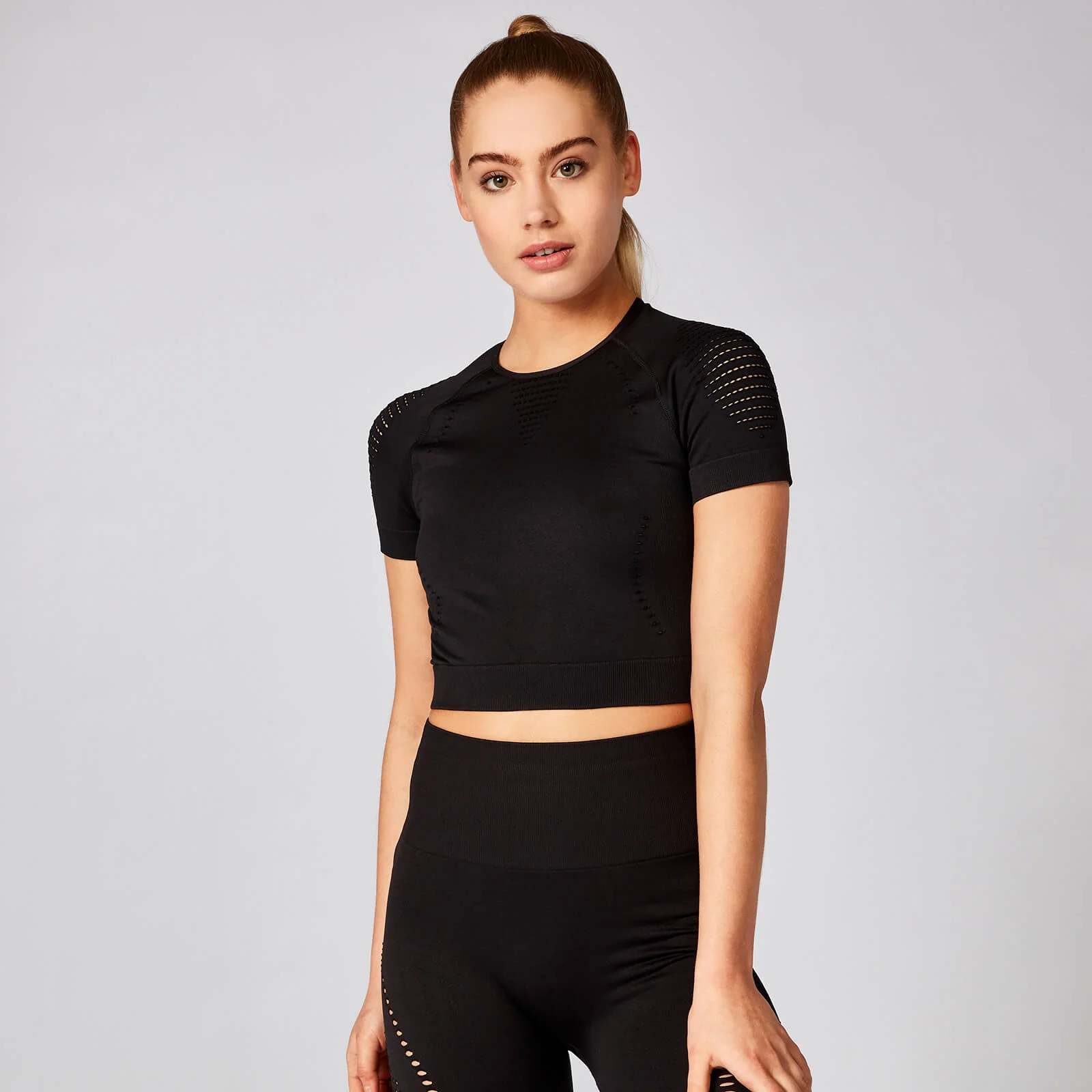 Shape bezešvý crop top s krátkými rukávy - Černý - XS Obrázek 1