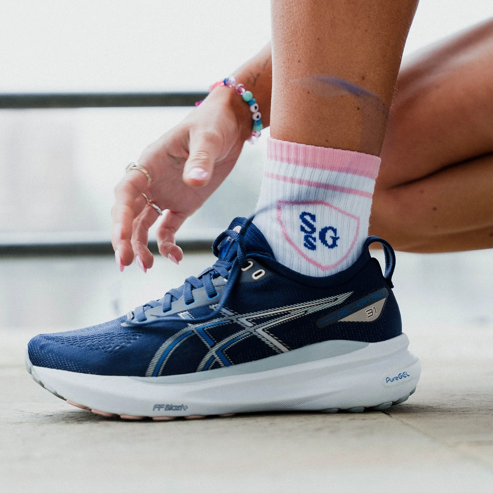 MP Strong Girl Society Crew Ponožky (1 balení) — Bílé - UK 2-5 Obrázek 1